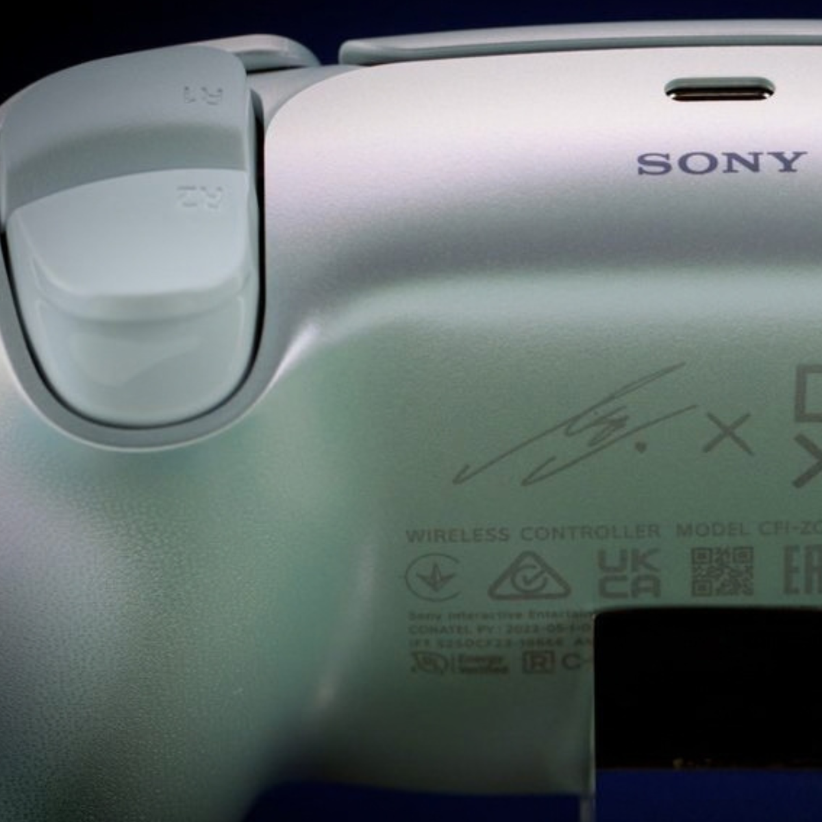 DualSense Wireless Controller – Lisa Limited Edition