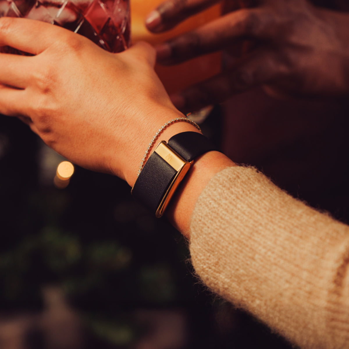 WHOOP 5.0 LeatherLuxe Tapered Band Black with Gold