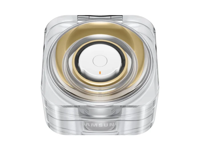 Ring_Titanium_Gold_006_Cradle_closed Samsung Galaxy AI Smart Ring - Image 8